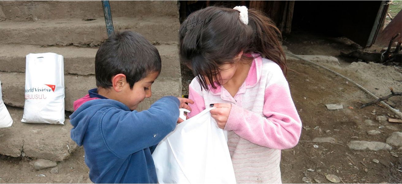 COVID19: Food and hygiene items distribution to extremely poor families in Armenia