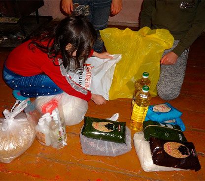 50 семей, проживающих в общинах Капана, получили еду