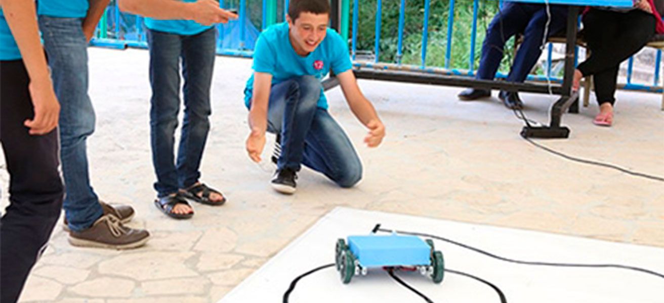 Юные инженеры из технологического лагеря подарили созданные собственноручно трехмерные принтеры школам Шуши, Ванка и Чартара